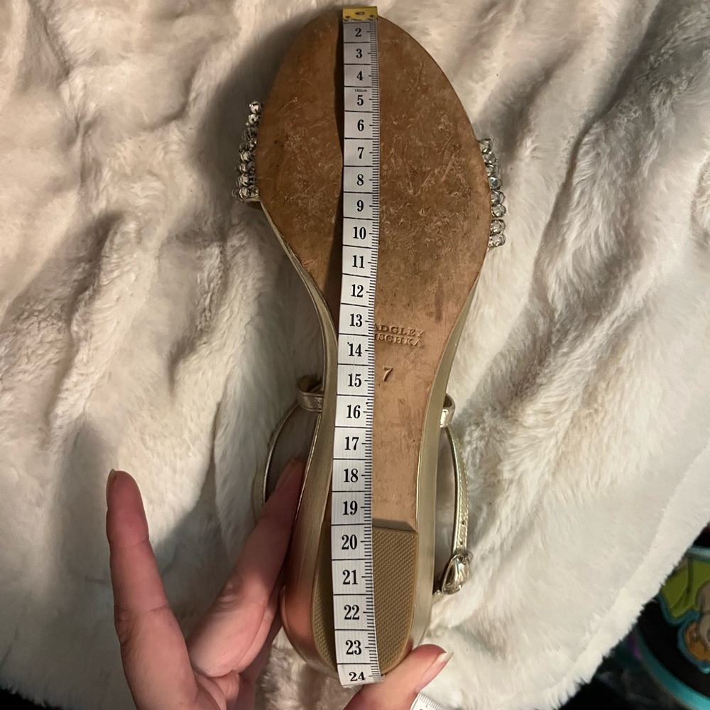 Badgley Mischka Women 7 Gold Leather Jeweled Wedge Strappy Dressy NYE Event Heel - Picture 11 of 11